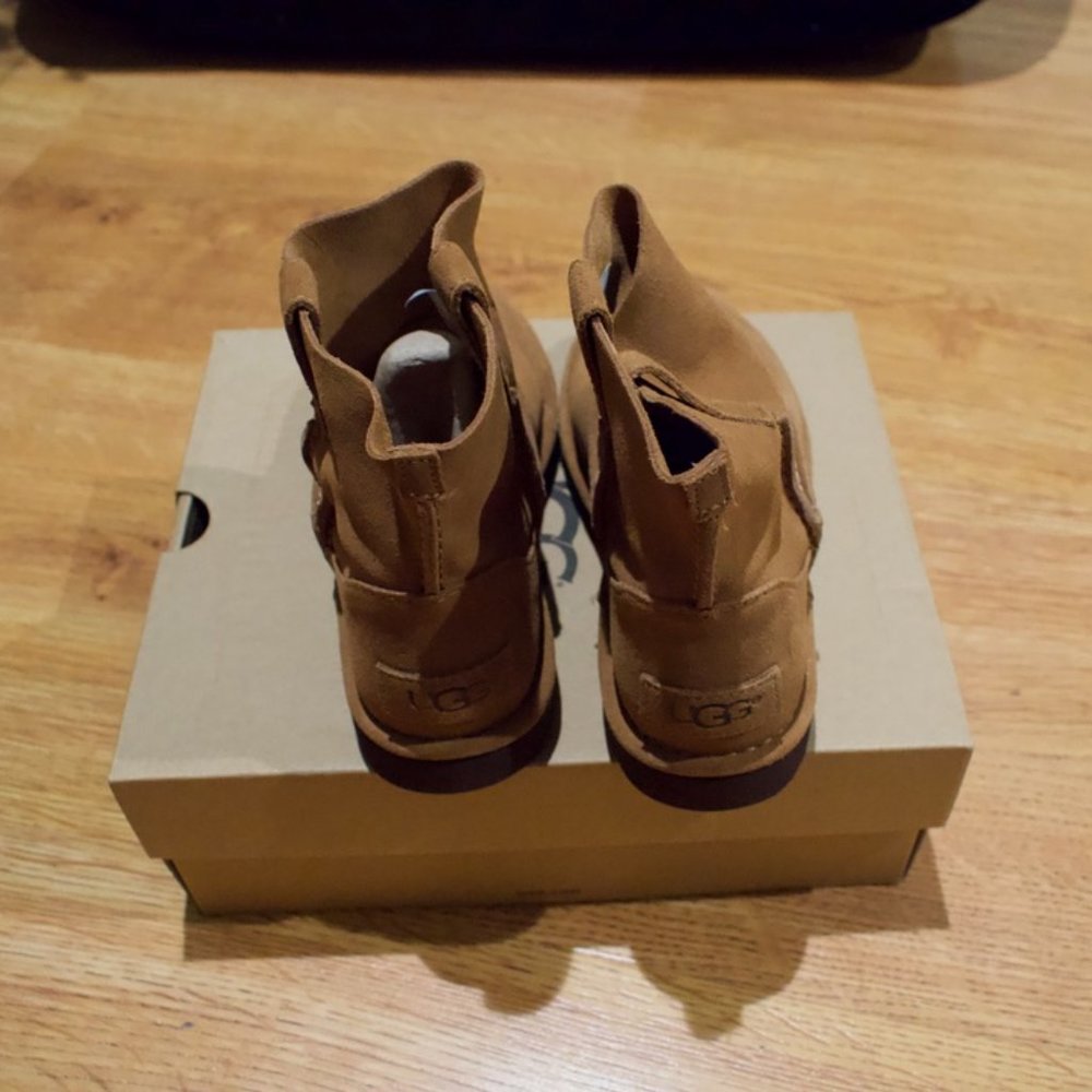 UGG